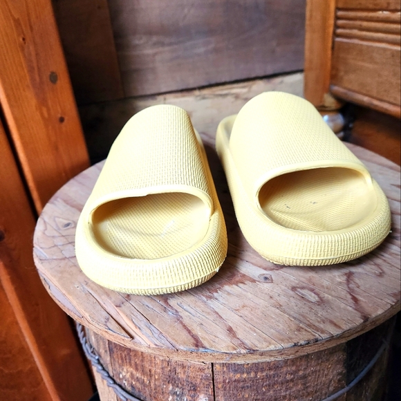 WEEBOO CLOUD SLIDES-SIZE 39 (8.5) - Picture 2 of 7